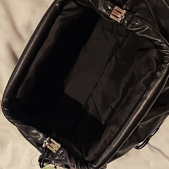 Badgley Mischka clutch style bag with metal chain black new with tag - Picture 8 of 9